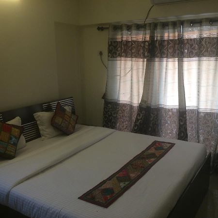 Bed and Breakfast Poonam Hieghts Мумбаї Екстер'єр фото