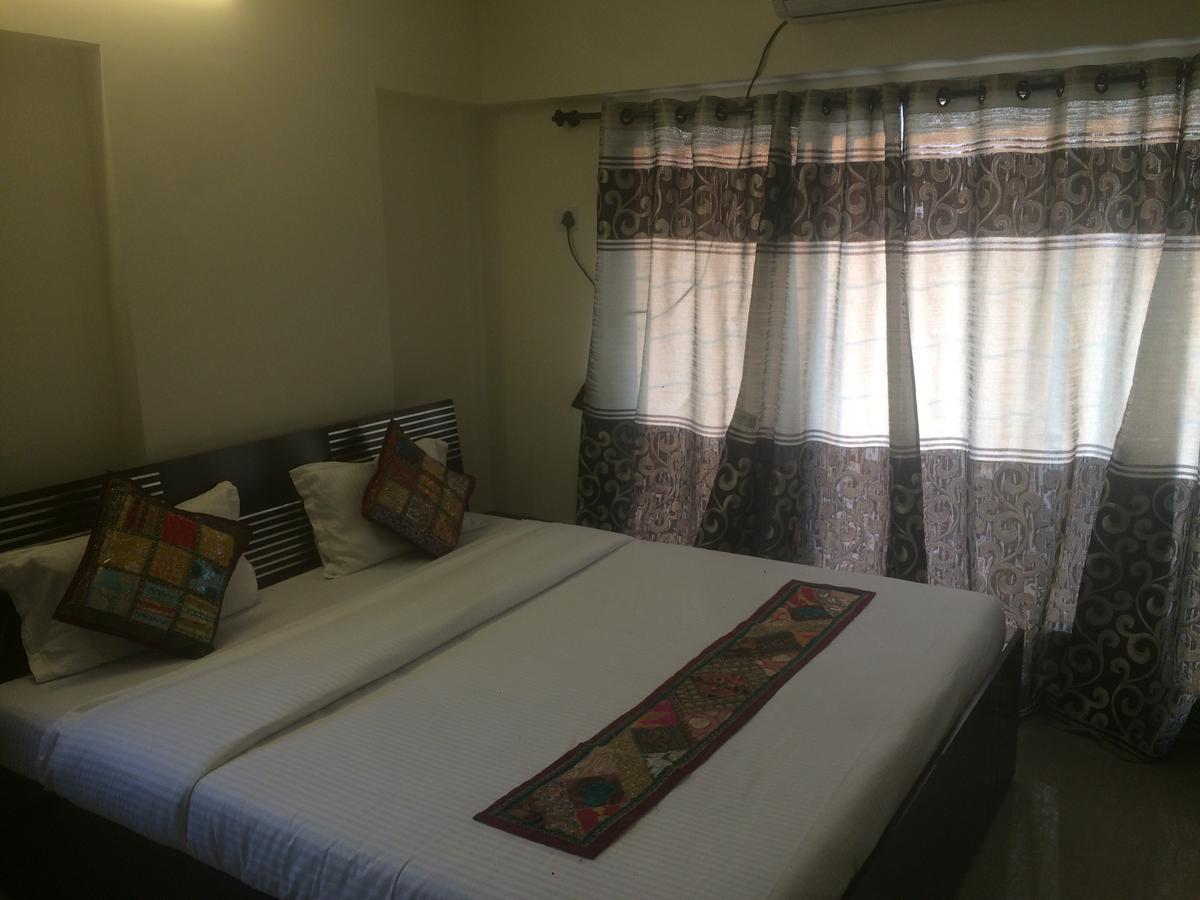 Bed and Breakfast Poonam Hieghts Мумбаї Екстер'єр фото