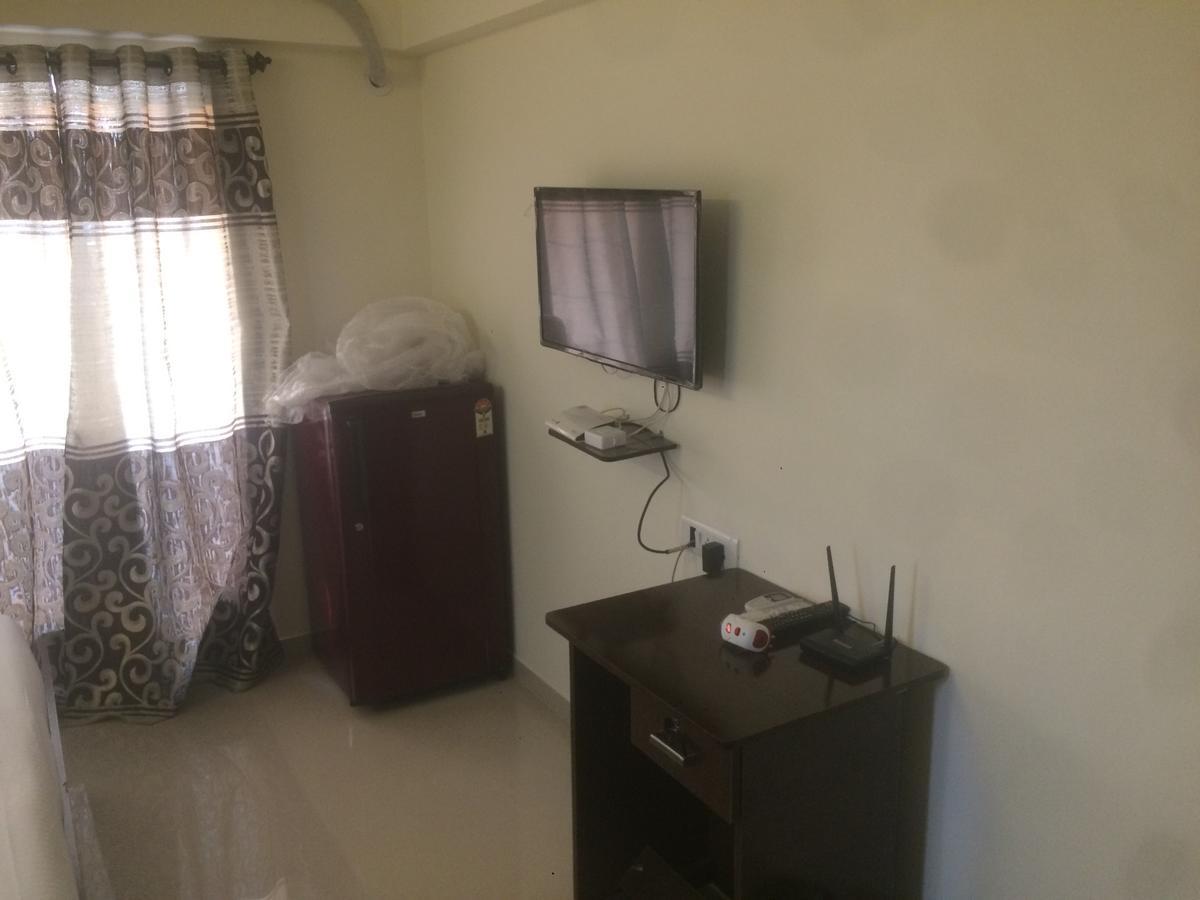 Bed and Breakfast Poonam Hieghts Мумбаї Екстер'єр фото