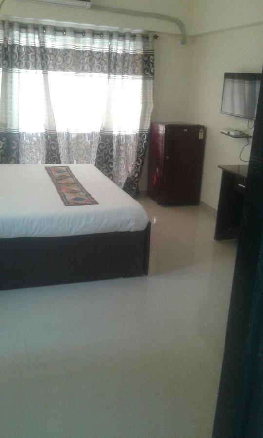 Bed and Breakfast Poonam Hieghts Мумбаї Екстер'єр фото